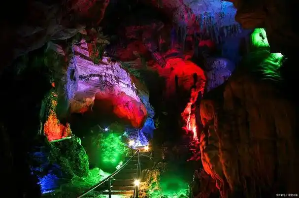 双龙洞位于浙江省金华市,是国家重点风景名胜区,以下是双龙洞一日游的