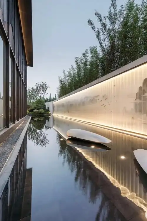 u玻景墙的实现方法与经典案例_u型玻璃厂家|阿普尔顿