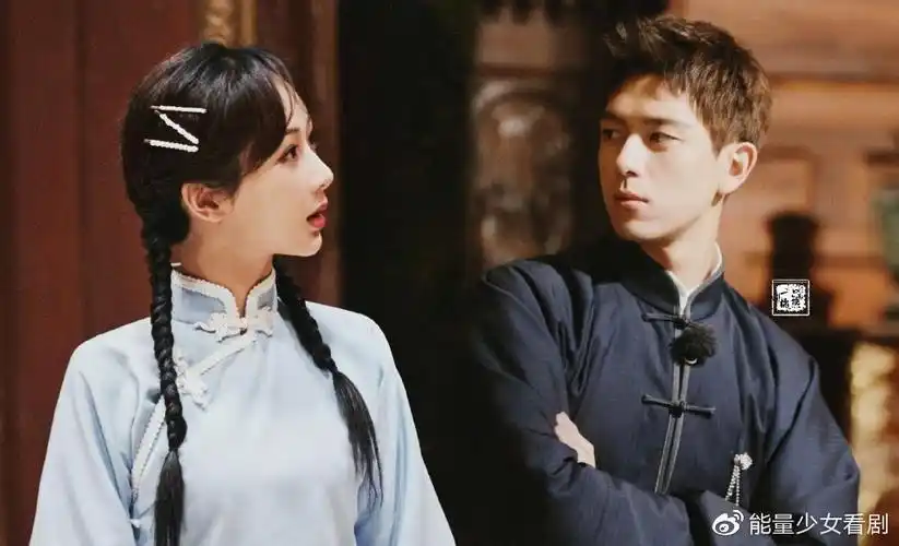 杨紫李现民国造型再次同框同台演话剧破晓好靓丽帅气