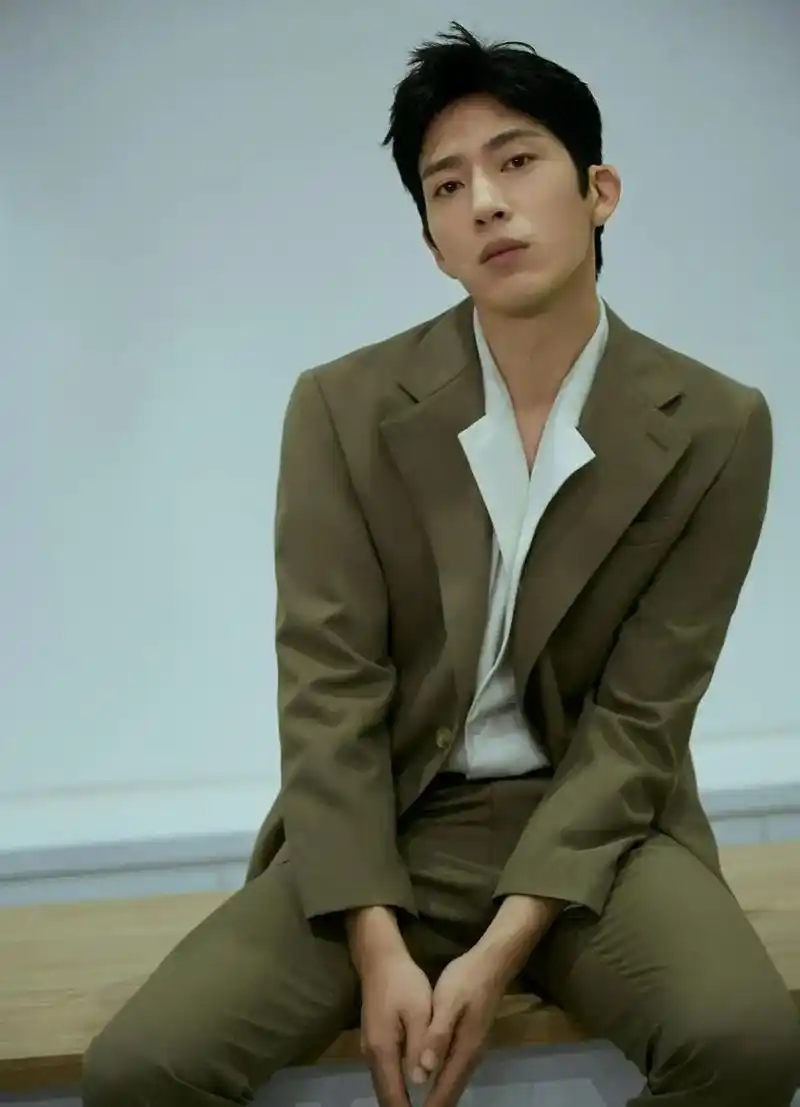 井柏然.#井柏然 #西装杀 #高级感 无法抗拒的帅气 - 抖音