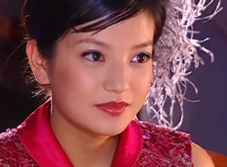 当年赵薇饰演的陆依萍竟然是剧中的时髦担当,为何网友会这样说?