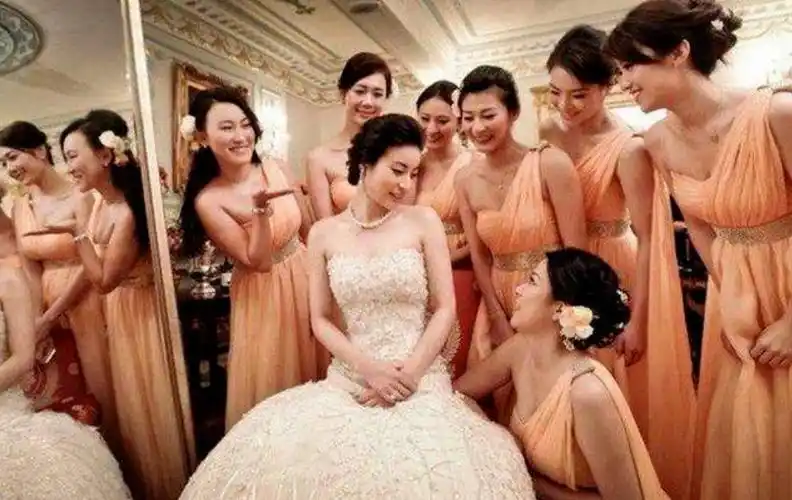 回顾郭晶晶婚礼当天父母却没有坐主桌吃饭这背后有怎样的隐情