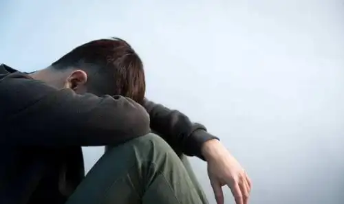 男人步入中年后,不论心里有多难受,都不要对别人诉这些"苦"