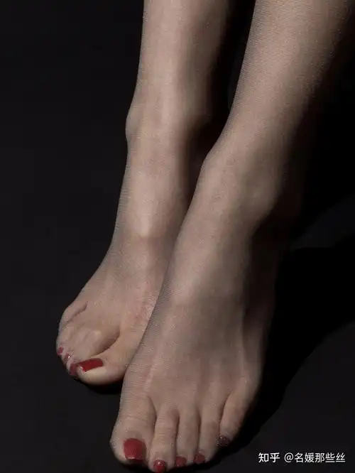 长期穿高跟鞋脚会变形吗