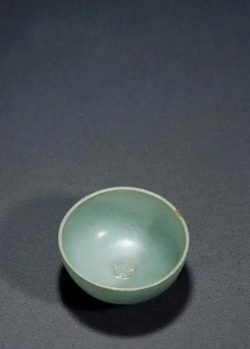 南宋龙泉窑梅花杯