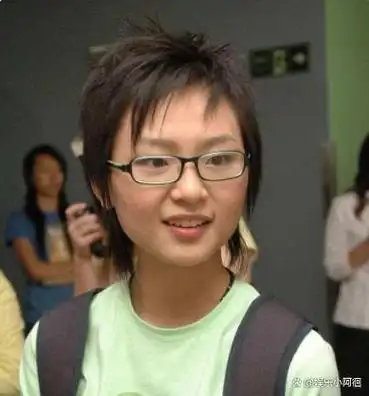 后来在大二时参加了《超级女声》,成功晋级到了决赛阶段