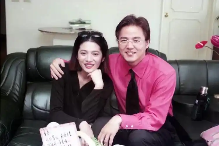 曾哲贞个人资料(同爹不同命!