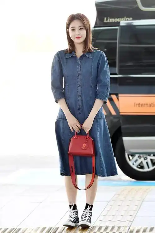 刷完最新一波女明星街拍,入夏的搭配都有了!【海报街拍】