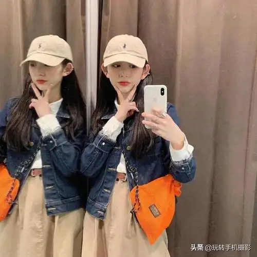 两个人抬脚比耶拍照姿势(拍照只会剪刀手)(19)