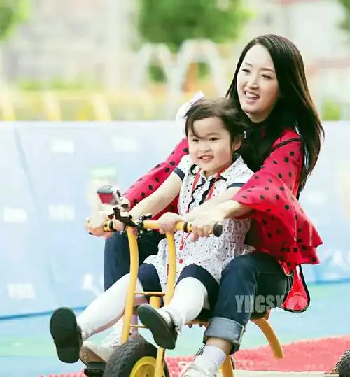 美少女杨钰莹人间值得不一样的烟火气