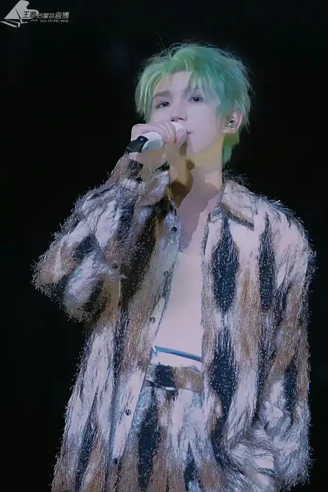 想要评论区都是我源这个发色的照片9999我爱看爱看98#王源 - 抖