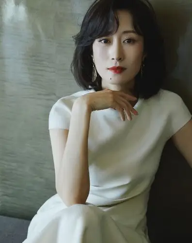 >  >  >  >  > 刘敏涛白裙性感温婉写真图片(2/6)