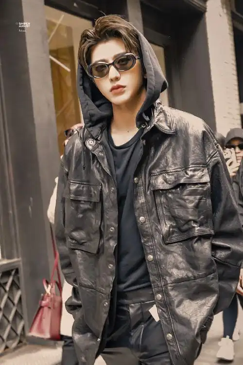 蔡徐坤自带气场好强