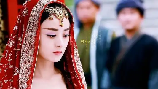 《花千骨》里的红妆,可爱娇俏,让人想要捧在手心,赵丽颖在《蜀山战纪