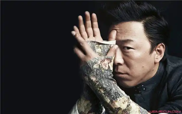 黄渤高清帅照黄渤并不是主持人出身,但是却能够在这种场所表现的这么