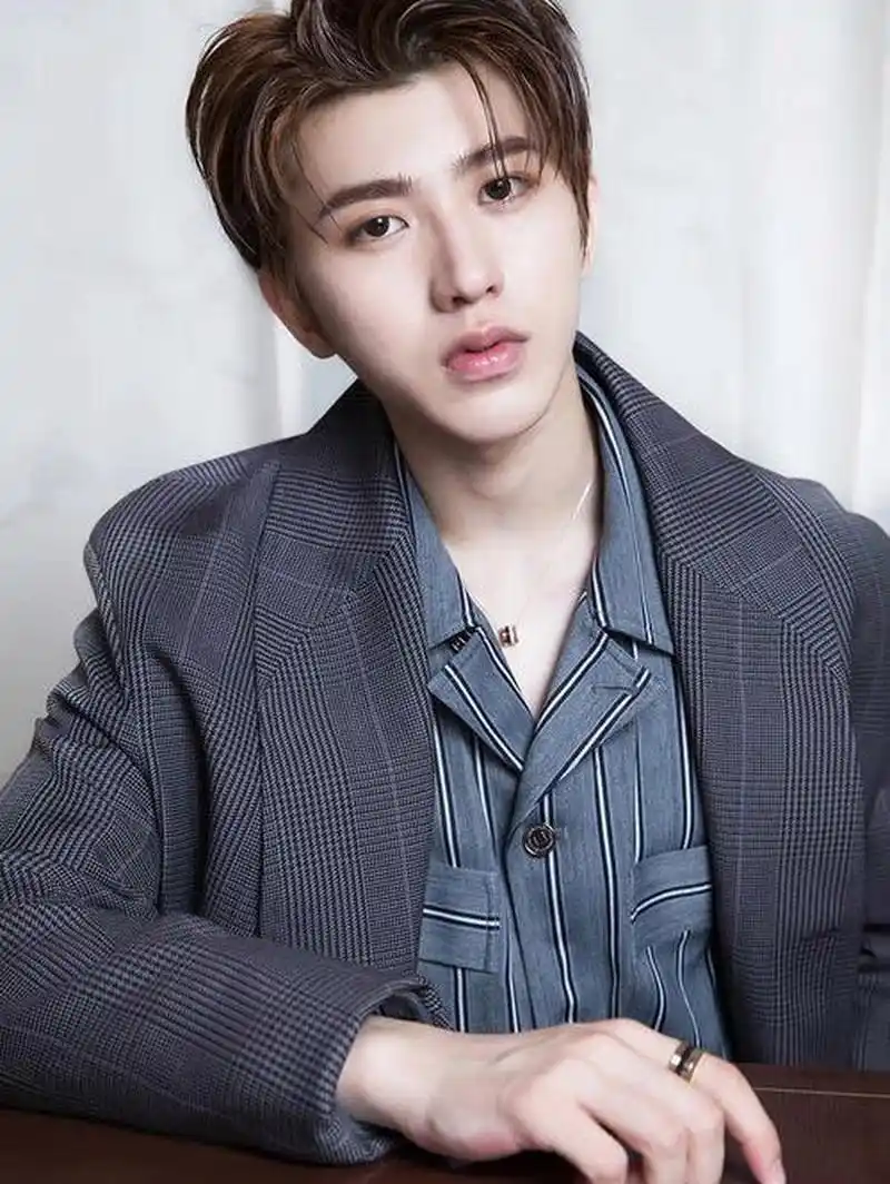 蔡徐坤(kun),1998年8月2日出生