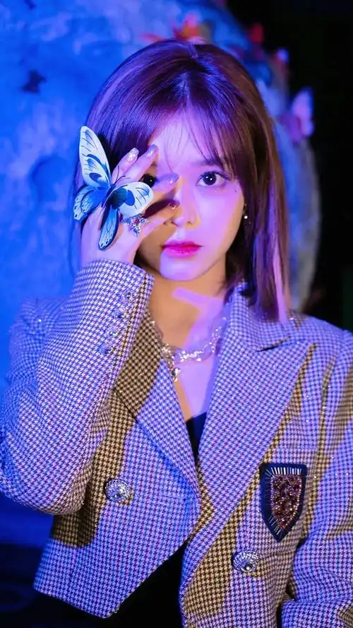 黄霄云,能否摆脱邓紫棋的影子?黄霄云,一个98年出生,年仅2 - 抖音