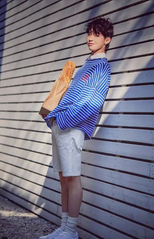 张逸杰阳光帅气时尚街拍图片56
