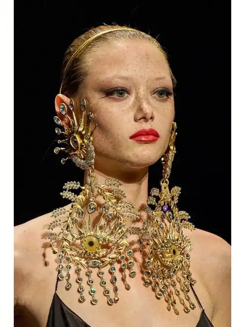 巴黎时装周上的尤为绚烂夺目7件珠宝