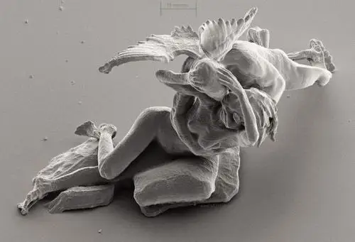 艺术家创作微雕人像 大小仅头发丝一半宽(组图)