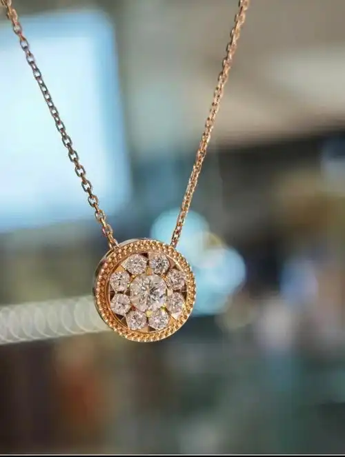 既简单又耐看的周大福钻石项链