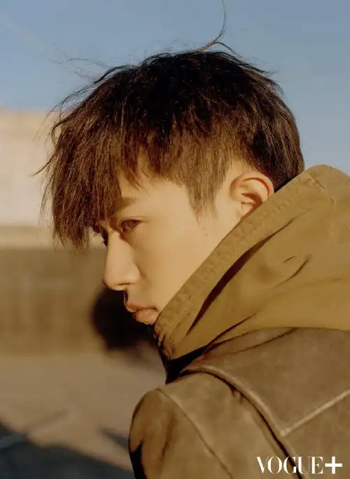 易烊千玺杂志##易烊千玺22岁实绩图