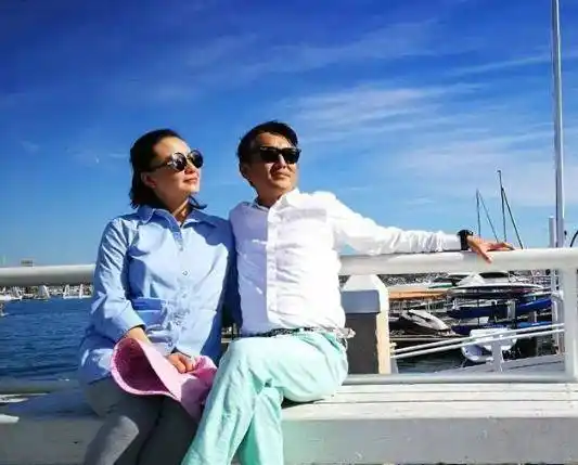 孙红雷隐藏多年的妹妹,网友看后:怪不得孙俪都得敬她三分_孙茜_关系