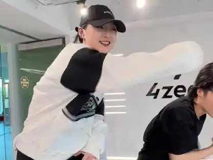 当"刘雨昕"在练习室遇到"陆柯燃" the9 警告退出 notme