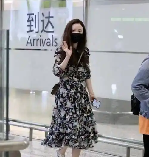 婚后他们也很快就有了女儿,一家三口也过着幸福快乐的生活,两个人也很