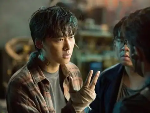 李易峰最新路人视角(李易峰为新剧改发型)(5)