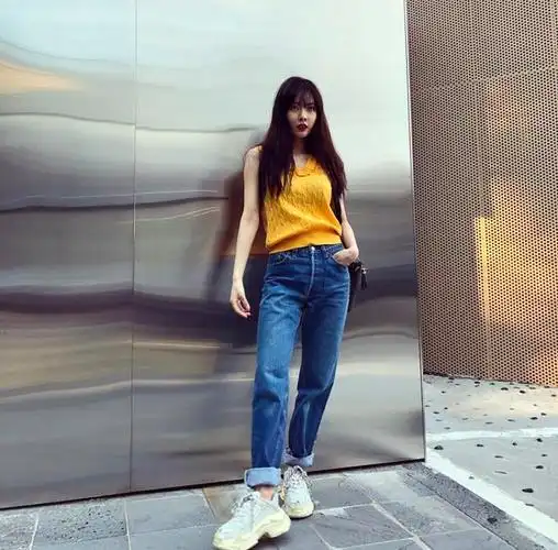 歌手春天泳装图片