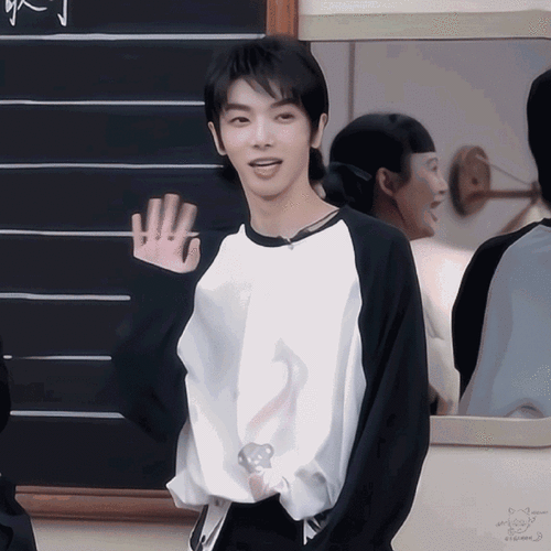 的饭团97@华晨宇yu看着好好吃的样子哈哈哈哈奶呼呼也好像小94哦