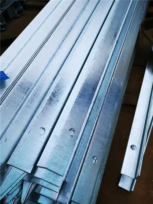 热镀锌角钢接地极,垂直接地体,可根据用户定制长度,厚度,锌层等.