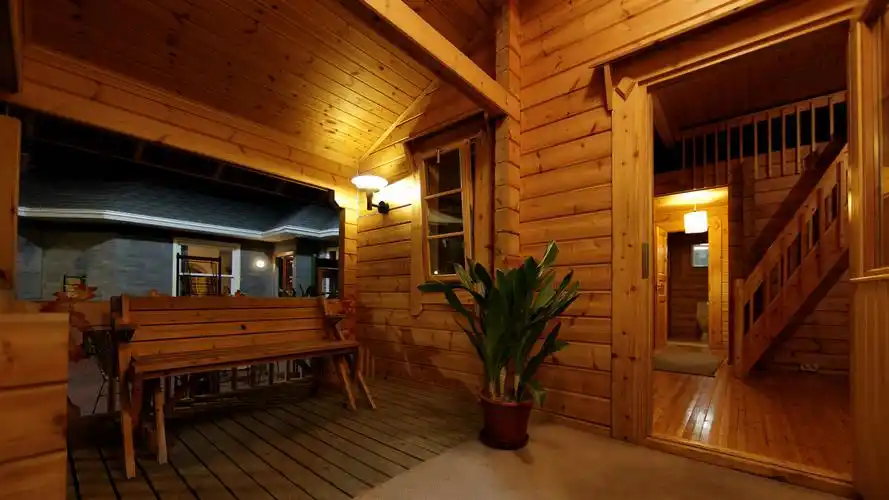 高洁木屋回/归/自/然/享/受/悠/闲【关注方式】1.