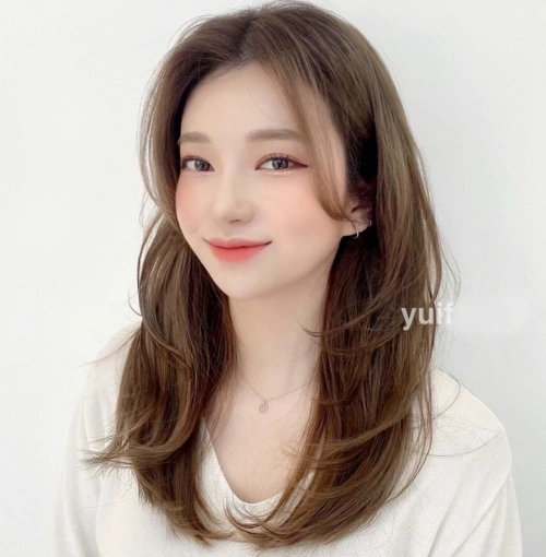 发量多的女生们最瘦脸的发型来了