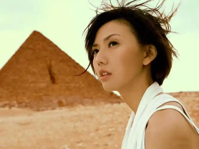 p>孙燕姿(stefanie sun),1978年7月23日出生于新加坡,祖籍中国广东省