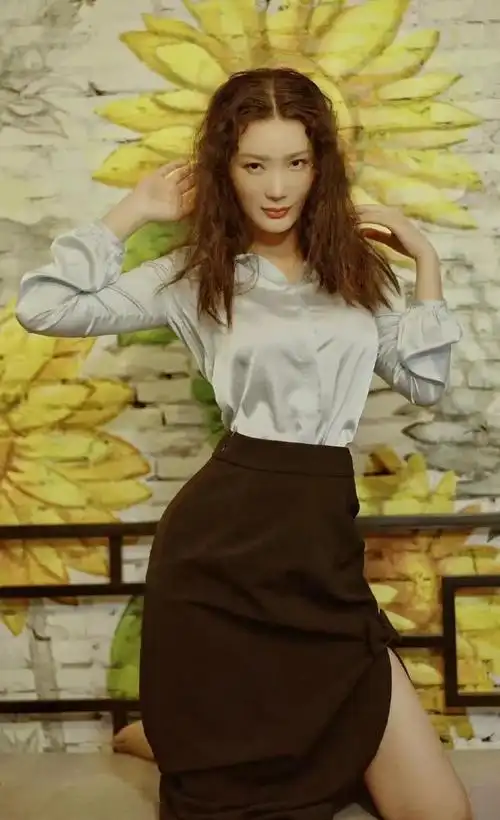 李斯丹妮高清惊艳写真,妩媚动人!__财经头条