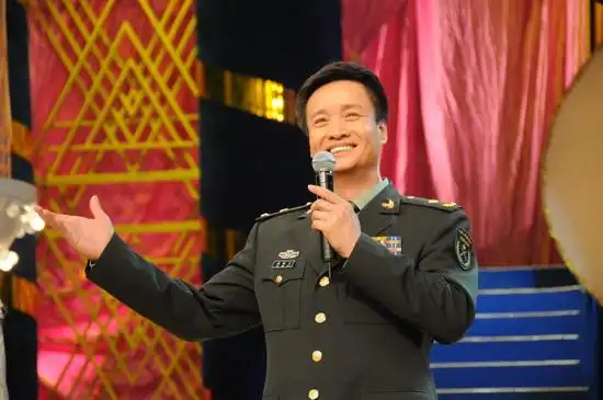 著名歌唱家阎维文《津夜嘉年华》开演唱会