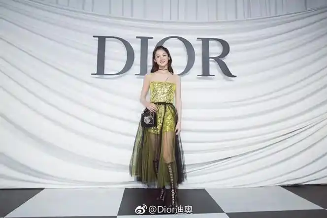 开局不错,可明显后劲不足,甚至声浪和资源很快就被钟楚曦,杨采钰盖过.