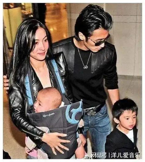 张柏芝公开第三胎儿子正面照,面庞帅气英俊|谢贤|摇滚乐|填词人|华语