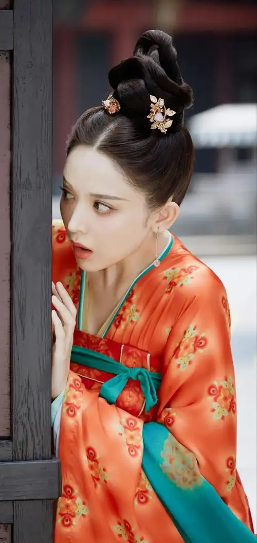 p>古力娜扎(gulnazar),1992年5月2日出生于新疆乌鲁木齐市,中国内地