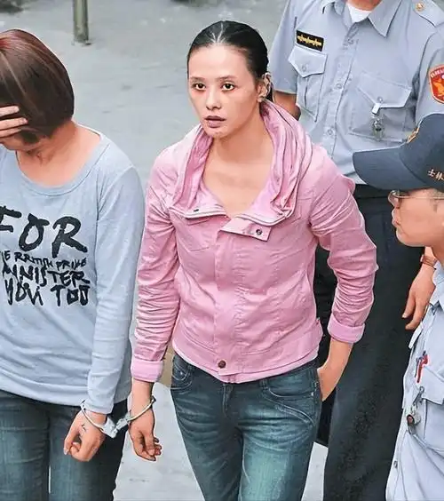 明星监狱经历:被狱友闻被子香臭,有人因"肛裂"被送医院_房祖名_萧淑慎