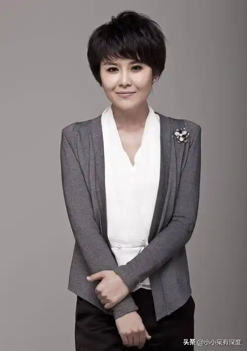 女主持人王宁近照,漂亮有气质!网友:王宁,才是目前央视一姐!