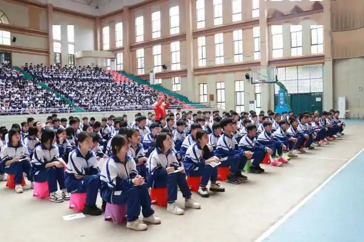 江西省西山学校开展成长路上法治同行法治进校园专题讲座