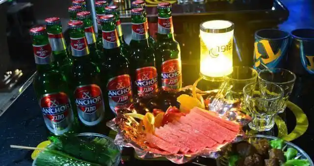 穿着光鲜亮丽的"男模"透露在夜场工作是多么的辛酸,让人受不了|酒吧