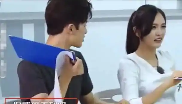 朱正廷帮吴宣仪整理衣服太亲昵,谁注意到朱正廷怎么称呼吴宣仪?