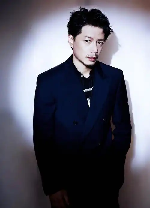 看到有人形容段奕宏是浪漫主义的丑还蛮精准的