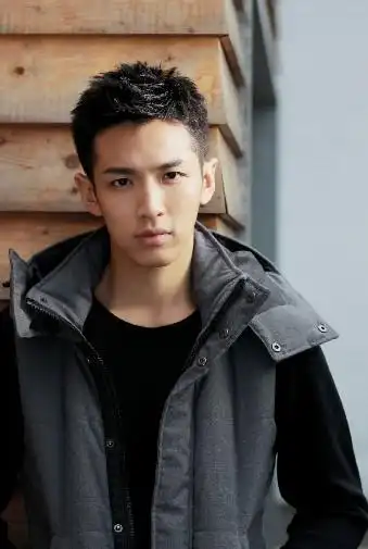 柯震东最新短发造型 鸡冠头,男明星图片,发型图片