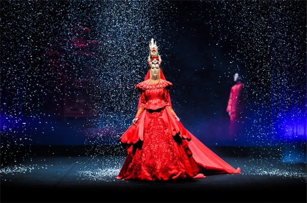 盘子女人坊携手盖娅传说布局中式婚纱摄影