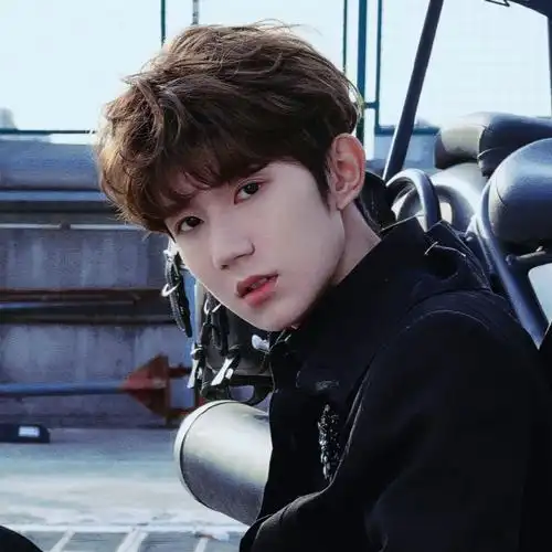 王源超话#王源2025昭愿岁安#来一组头像@tfboys-王源